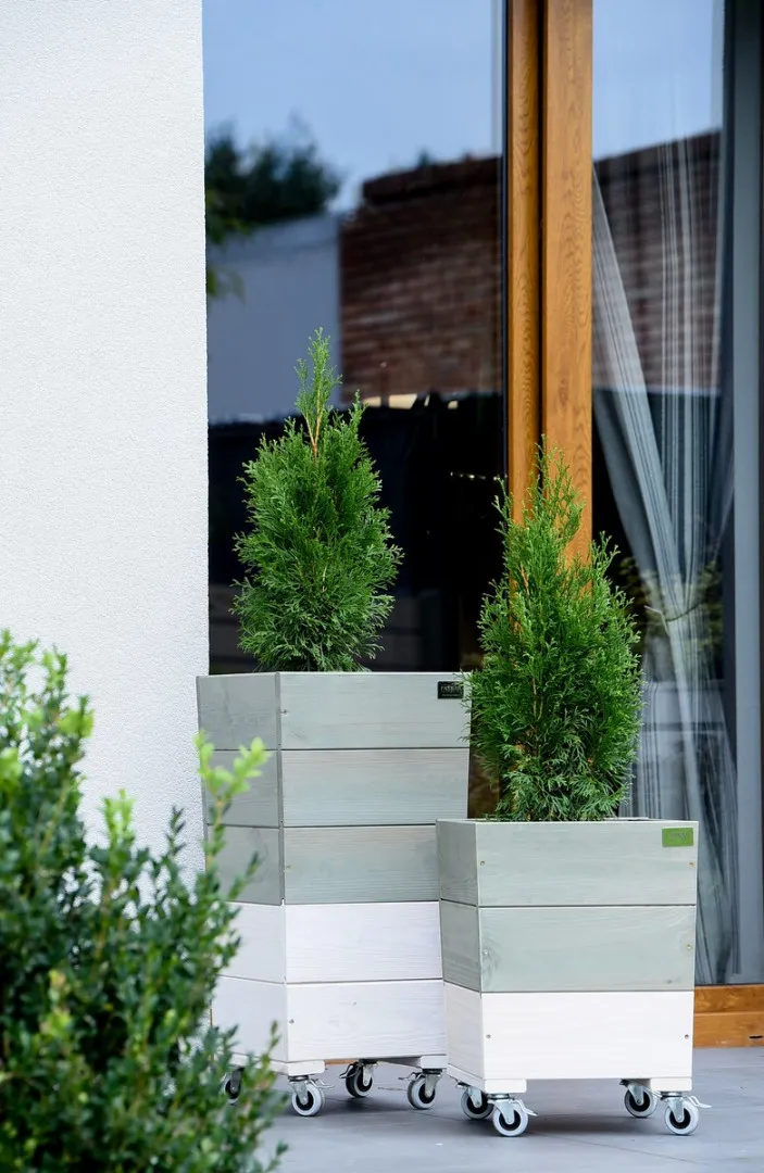 Complete with pots